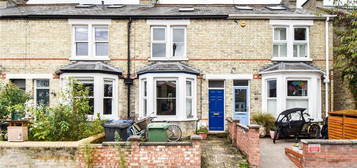 Terraced house to rent in Vinery Road, Cambridge CB1