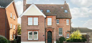 6 bedroom detached house for sale