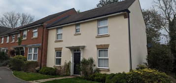 3 bedroom semi-detached house to rent