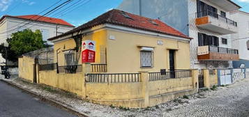 Moradia Geminada, 3 quartos, Lisboa, Alto da Ajuda