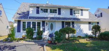 42 Grand Ave, Iselin, NJ 08830