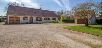 Belle maison avec 5 chambres- 2 garages- belle parcelle de 2979 m²