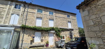Maison de bourg avec jardin