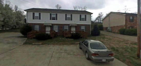 700 Peachers Dr Apt A, Clarksville, TN 37042