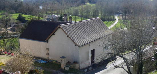 Maison Hautefort 87 m2 / 3 chambres / garage / jardin