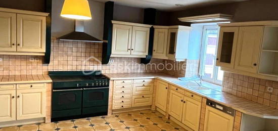 Appartement  à louer, 4 pièces, 3 chambres, 151 m²