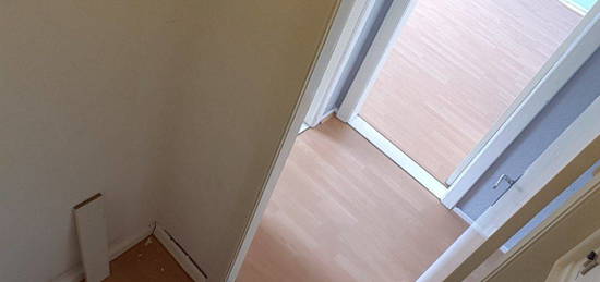 2 Zimmer Wohnung in Wedel 58 qm mit großem Balkon (WG geeignet)