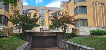 7559 Byron Pl Apt 3W, Clayton, MO 63105