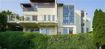 Eladó családi ház, Budaörsön 509 M Ft, 7 szobás