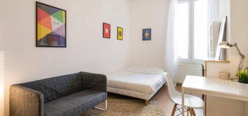 Appartement meublé  à louer, 8 pièces, 8 chambres, 15 m²