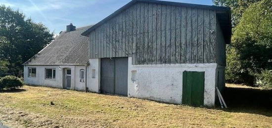 Großzügiger Resthof in idyllischer Lage bei Tellingstedt