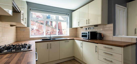 Detached house to rent in Albert Grove, Nottingham NG7