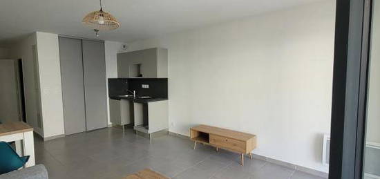 Studio meublé  à louer, 1 pièce, 36 m², Étage 2/3