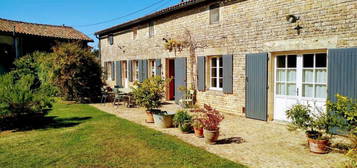 Charmante maison écologique et gîtes dans un joli hameau