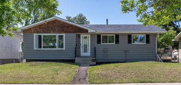4416 E 67th St, Camrose, AB T4V 3B3