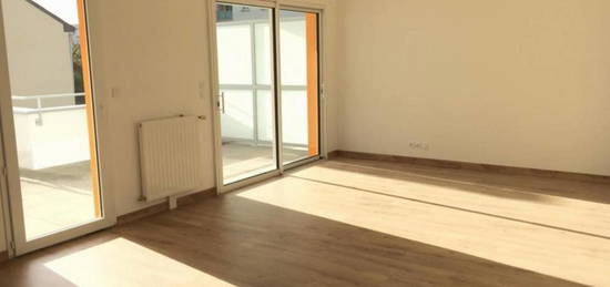 Appartement  à louer, 3 pièces, 2 chambres, 67 m²