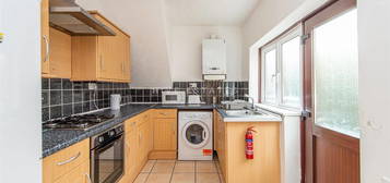 Flat to rent in Helmsley Road, Sandyford, Newcastle Upon Tyne NE2