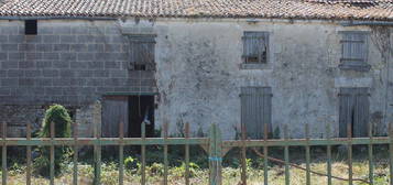 Ancienne ferme en pierre à rénover