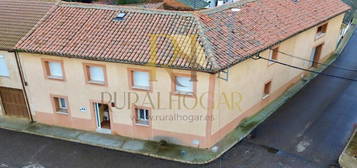 Chalet adosado en venta en calle Ancha, 11