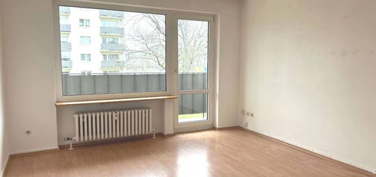 Schöne 2 Zimmer Wohnung mit Balkon, Parkplatz inkl. FFM Fechenheim, Nähe Hessen Center