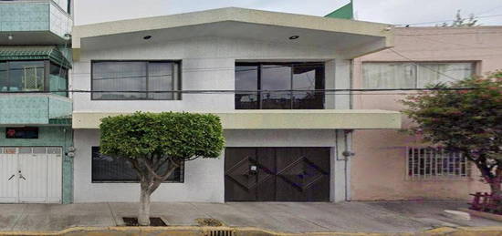 VENTA DE CASA EN TENIENTE ROBERTO GOMEZ MORENO ESCUADRON IZTAPALAPA CDMX 