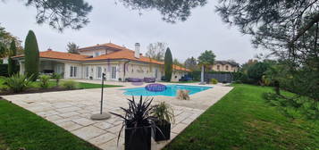 Villa  à vendre, 6 pièces, 4 chambres, 220 m²