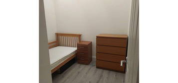 3 bed flat to rent