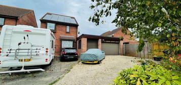 3 bedroom link detached house for sale