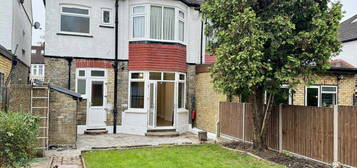 3 bedroom semi-detached house to rent