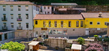 Prédio no Centro da Vila do Gerês