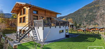 Chalet indépendant de construction récente de 3/4 chambres avec garage, jardin et superbe vue sur le massif du Mont Blanc