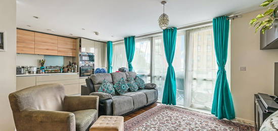 Flat for sale in Palmerston Road, London W3