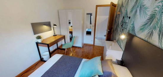 Appartement meublé  à louer, 5 pièces, 5 chambres, – m²