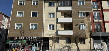 ULULAR EMLAK'TAN ALİ ÇETİNKAYA CADDE ÜZERİNDE 4+1 SATILIK DAİRE