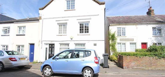 Flat to rent in King Street, Tring HP23