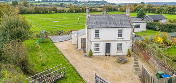 3 bedroom equestrian facility for sale