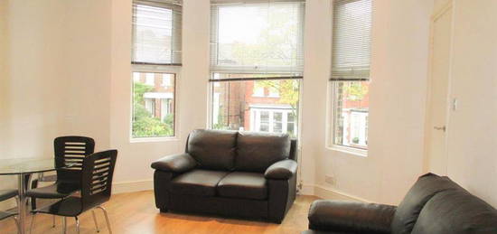 Flat to rent in Minster Road, London NW2