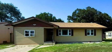 120 W North St, Lincoln, KS 67455