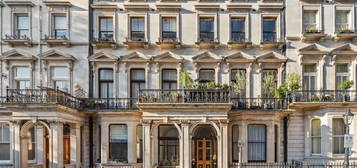 Flat for sale in Ennismore Gardens, London SW7