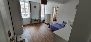 Joli studio meublé, 25m², remis à neuf, bail étudiant, proche centre-ville, Quartier Guilheméry