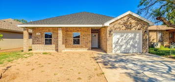 422 W Avenue X, San Angelo, TX 76903