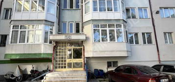 KILAVUZDA CADDE ÜZERİNDE GENİŞ OTURUMLU 2+1 DAİRE..