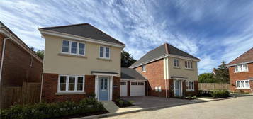 3 bedroom link detached house for sale