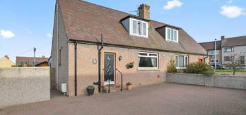 3 bed semi-detached house for sale