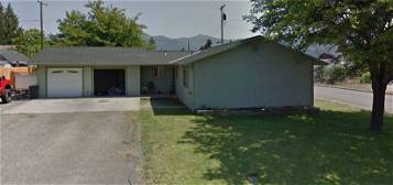 621 E 4th Ave, Riddle, OR 97469