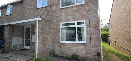 Flat to rent in Orchard Close, Warminster BA12