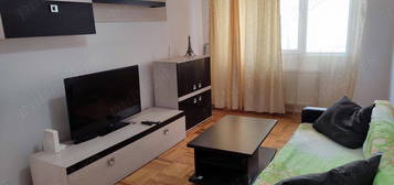 Inchiriez apartament 2 camere Campina central ( la palarii)