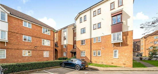 Flat to rent in Elmore Close, Wembley HA0