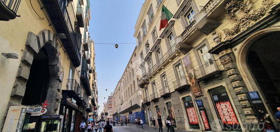 3 LOCALI A NAPOLI