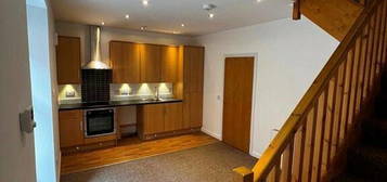 2 bedroom maisonette